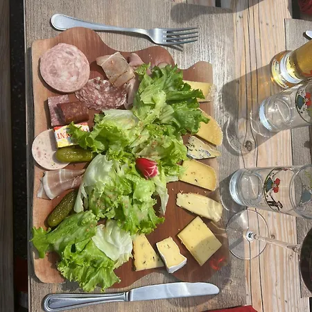 Отель De L'etang Du Devin 2*